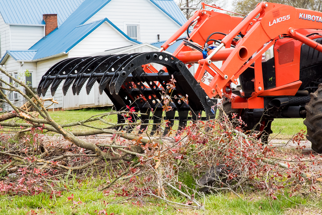 Clearing Brush with a 60 Inch Wicked Grapple!